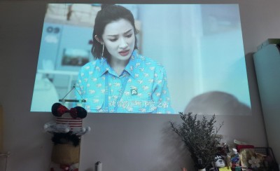 坚果投影仪是锤子的子品牌吗