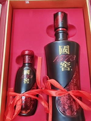 国窖1573艺术新春酒 大浪淘金方力钧版 52度
